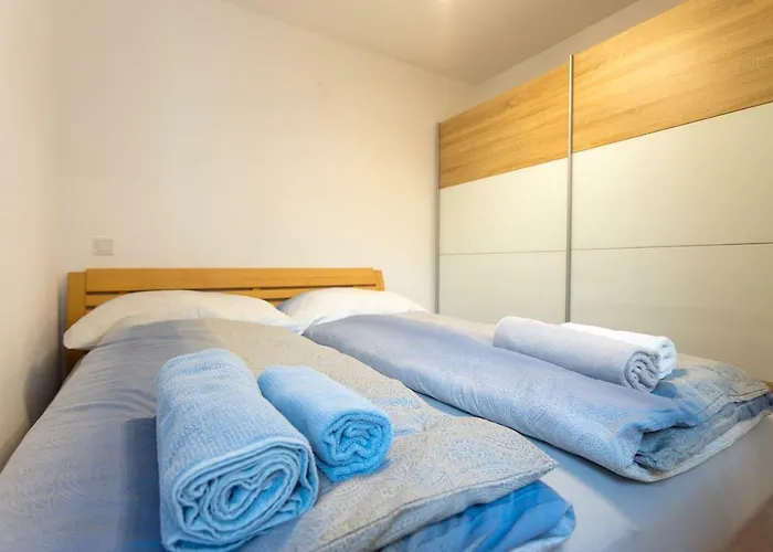 Spacious With Balcony Apartment *