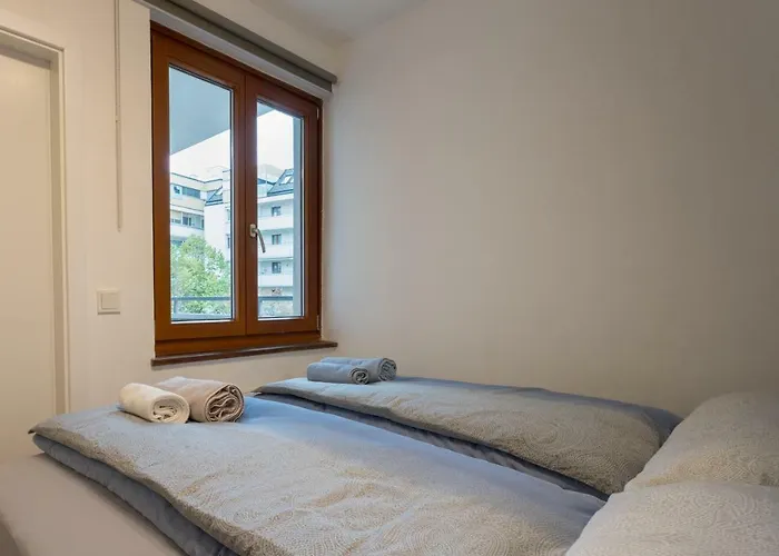 Spacious With Balcony Apartment *