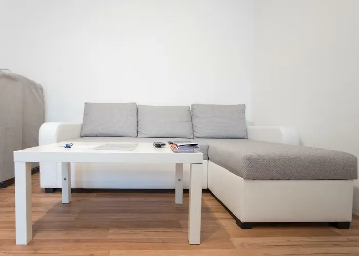 Spacious With Balcony 公寓 *