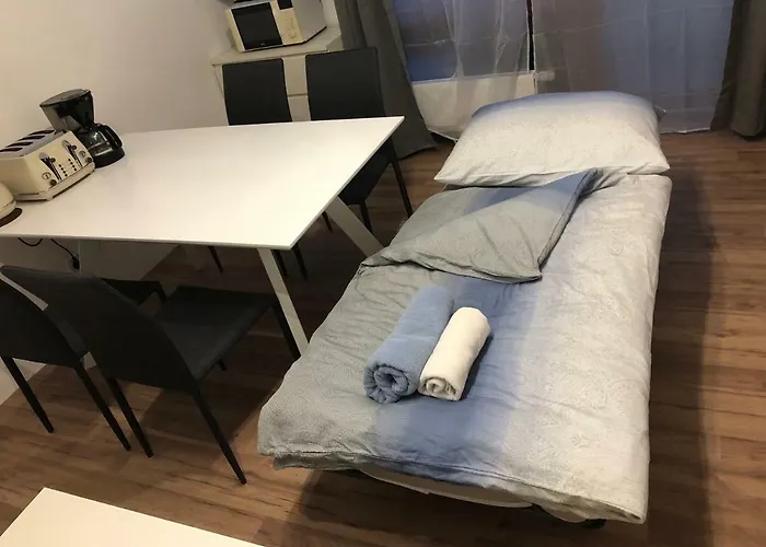 Spacious With Balcony * Vienna