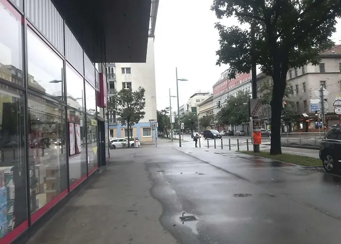Spacious With Balcony Apartment Vienna